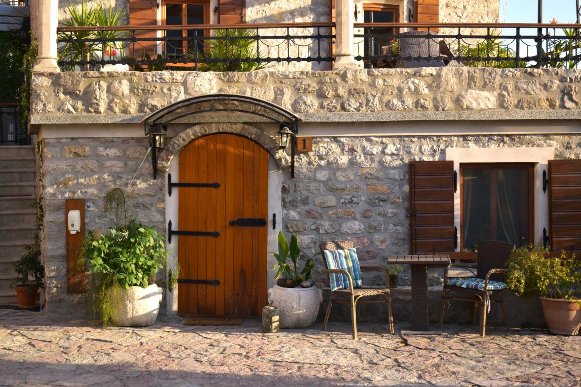 Apartments Villa Serventi Тиват Экстерьер фото